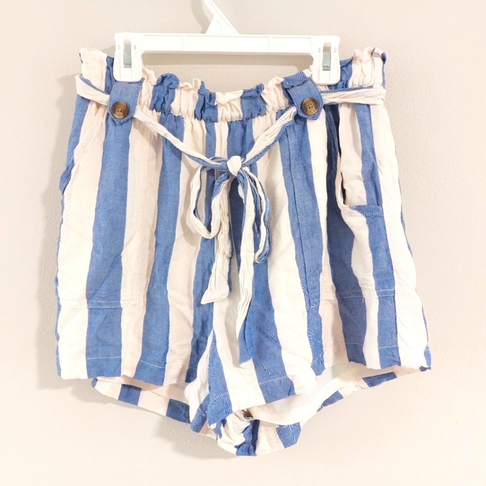 American Eagle blue and white stripped high waisted shorts